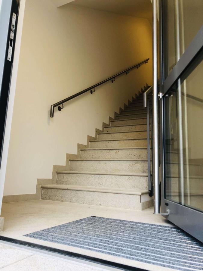 Sonniges Dg Apartment Nahe Bahnhof In กมุนด์ อัม เทกันซี ภายนอก รูปภาพ